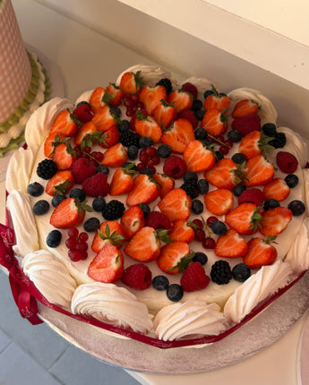 Meringue Roses Gateaux