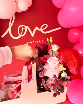 Valentines Special Cake + Flowers